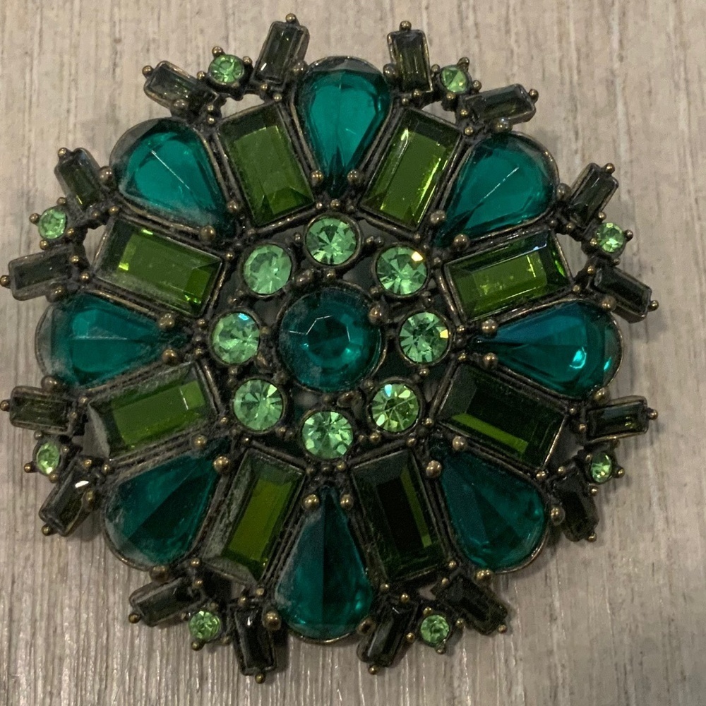 Vintage Green Rhinestone Brooch - Picture 2 of 3